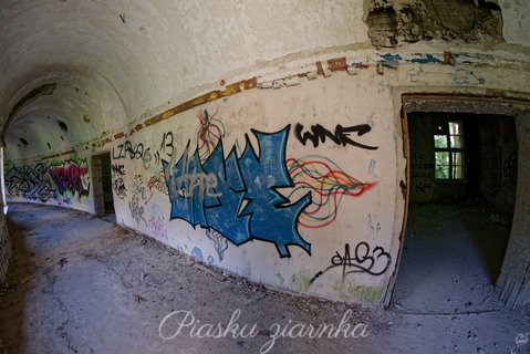 Graffiti na jednej ze ścian Domu Oficera w Bornem Sulinowie